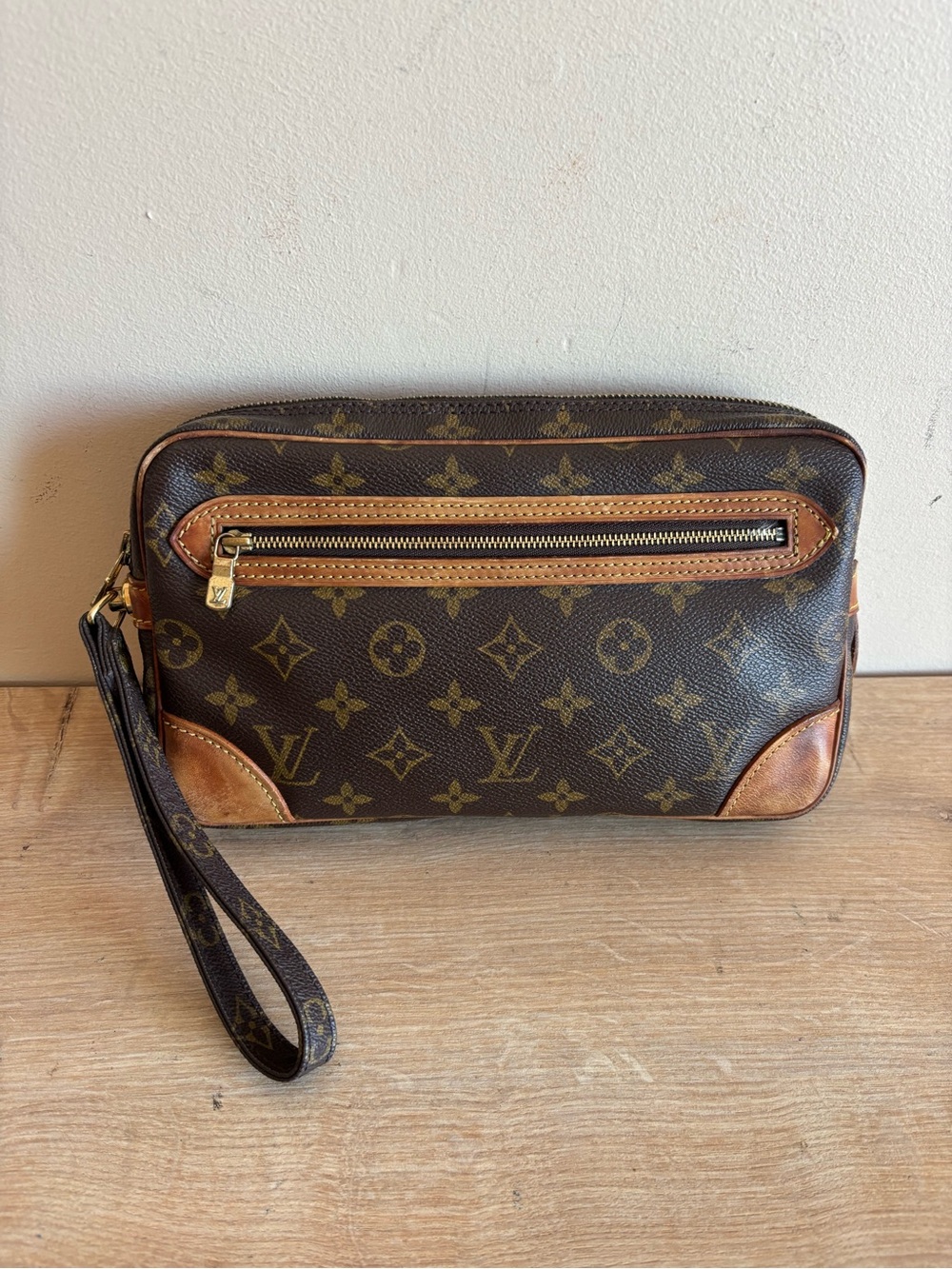Authentic Louis Vuitton monogram wristlet clutch